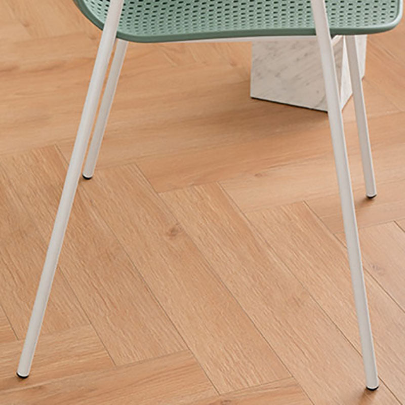 Chaise d'intérieur contemporaine avec accoudoirs et dossier solide en métal (Ensemble de 4)