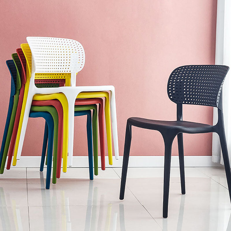 Chaise sans bras de salle à manger en plastique de style contemporain, chaises latérales de salle à manger à dos ouvert
