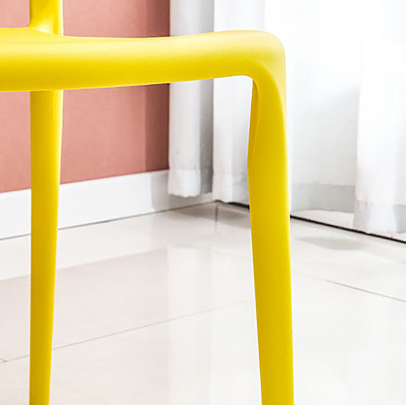 Chaise sans bras de salle à manger en plastique de style contemporain, chaises latérales de salle à manger à dos ouvert