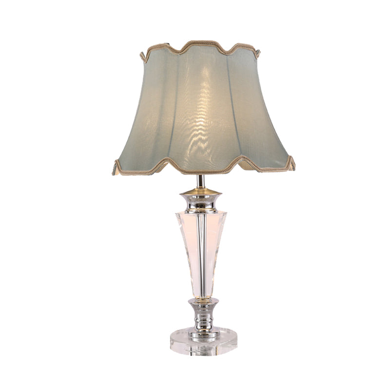 Lampada da comodino a 1 testa in cristallo tagliato a mano modernista in tessuto affusolato in blu