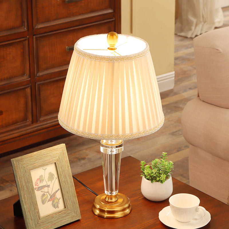 Lampe de bureau conique en cristal tissu moderne 1 ampoule lampe de table de nuit beige avec base en métal