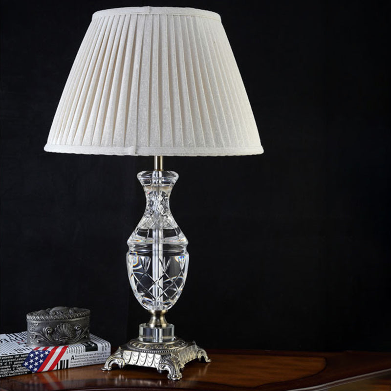 Tissu lampe de bureau ombrée moderne 1 tête gris claire avec bronze sculpté piédestal métallique