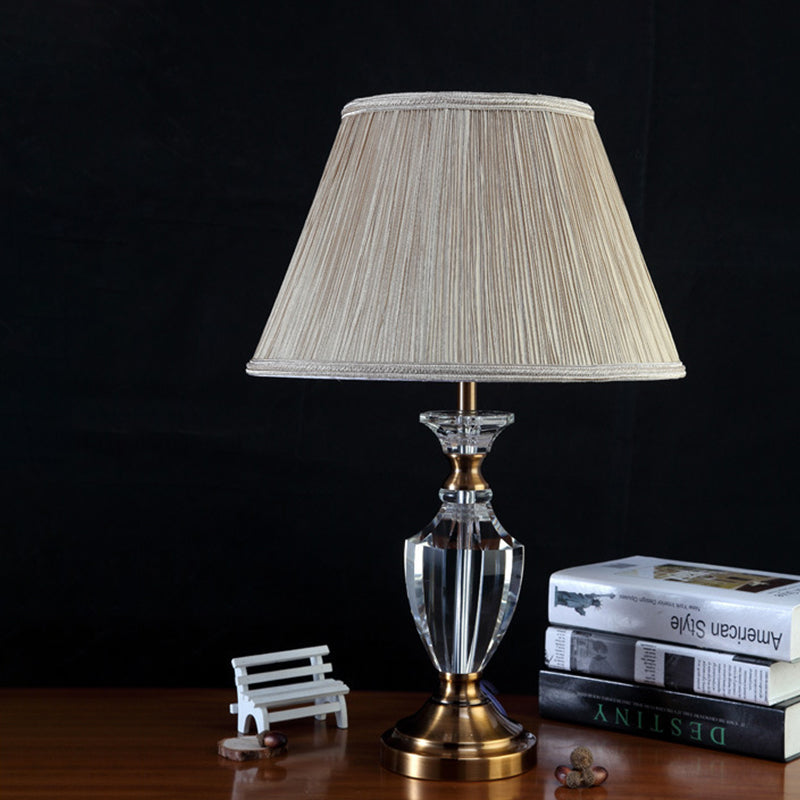 Lampada da comodino contemporanea a 1 testa da scrivania beige chiaro a svasatura ampia con paralume in tessuto