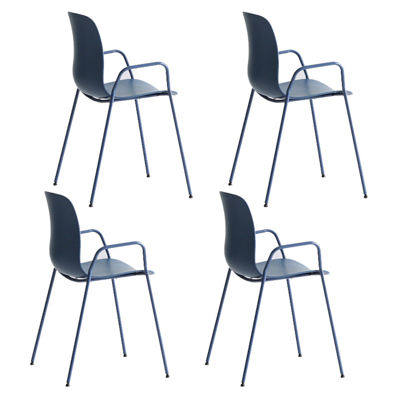 Silla plástica industrial del brazo de la sala de reuniones con parte posterior sólida del final mate que cena la silla