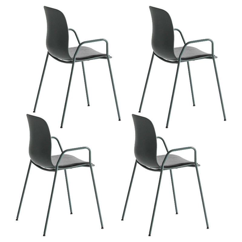 Silla plástica industrial del brazo de la sala de reuniones con parte posterior sólida del final mate que cena la silla