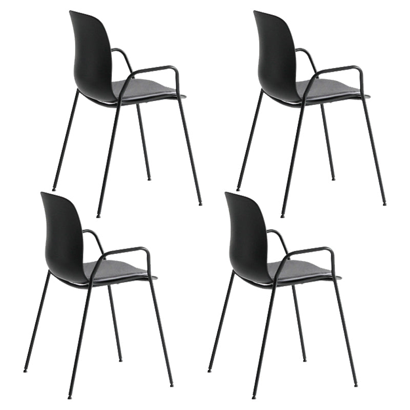 Silla plástica industrial del brazo de la sala de reuniones con parte posterior sólida del final mate que cena la silla