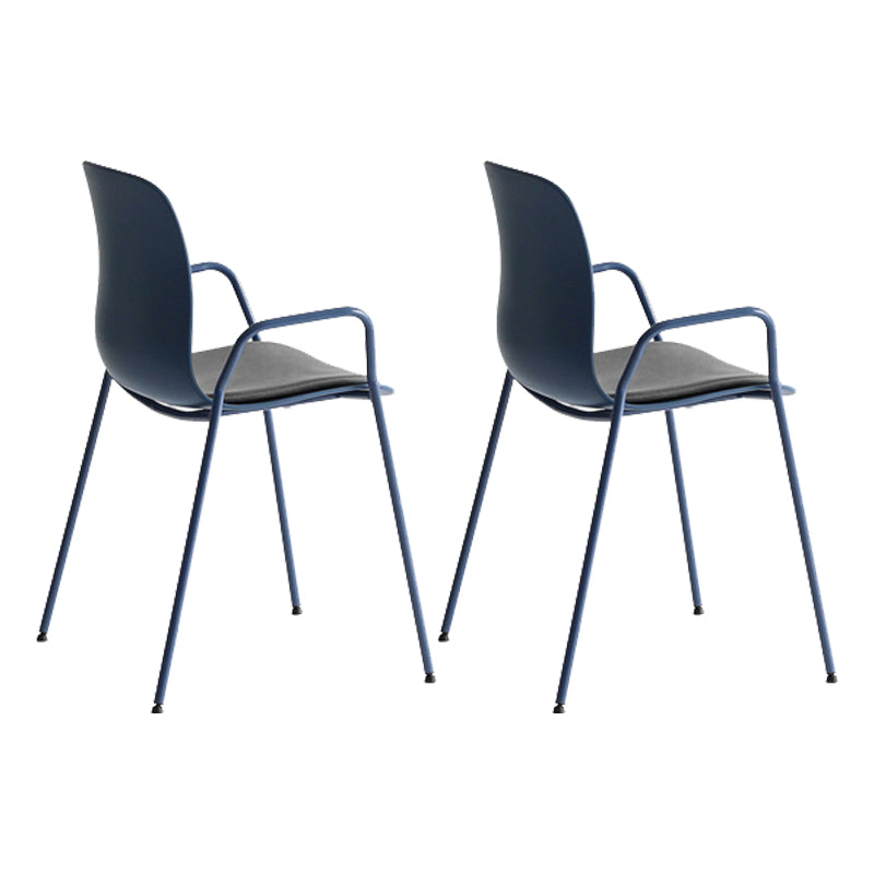 Silla plástica industrial del brazo de la sala de reuniones con parte posterior sólida del final mate que cena la silla