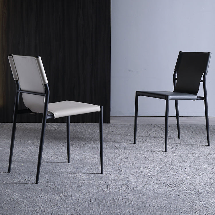 Silla lateral de cuero estilo diseñador para balcón, silla de comedor con respaldo sólido y patas negras