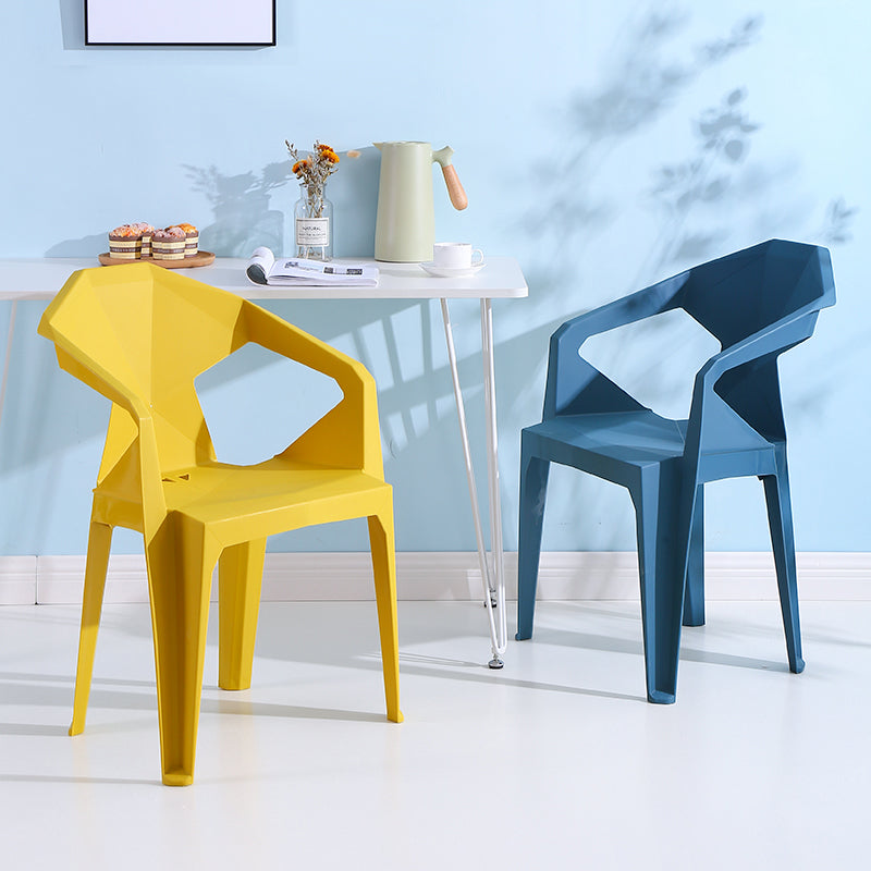 Silla de comedor de plástico de estilo moderno, silla lateral de comedor apilable con brazo para cocina
