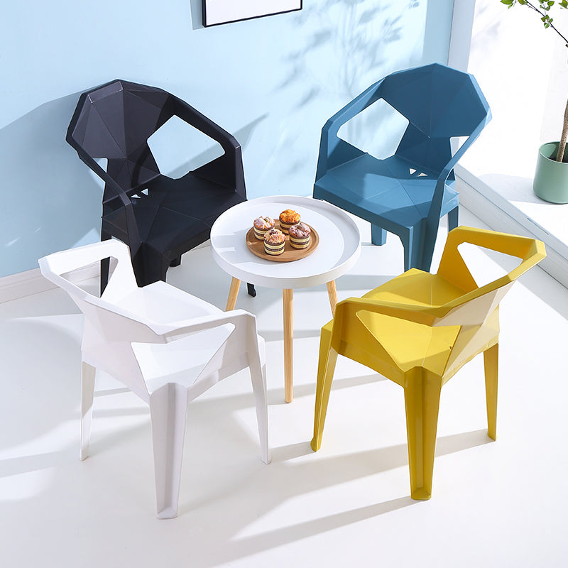 Silla de comedor de plástico de estilo moderno, silla lateral de comedor apilable con brazo para cocina