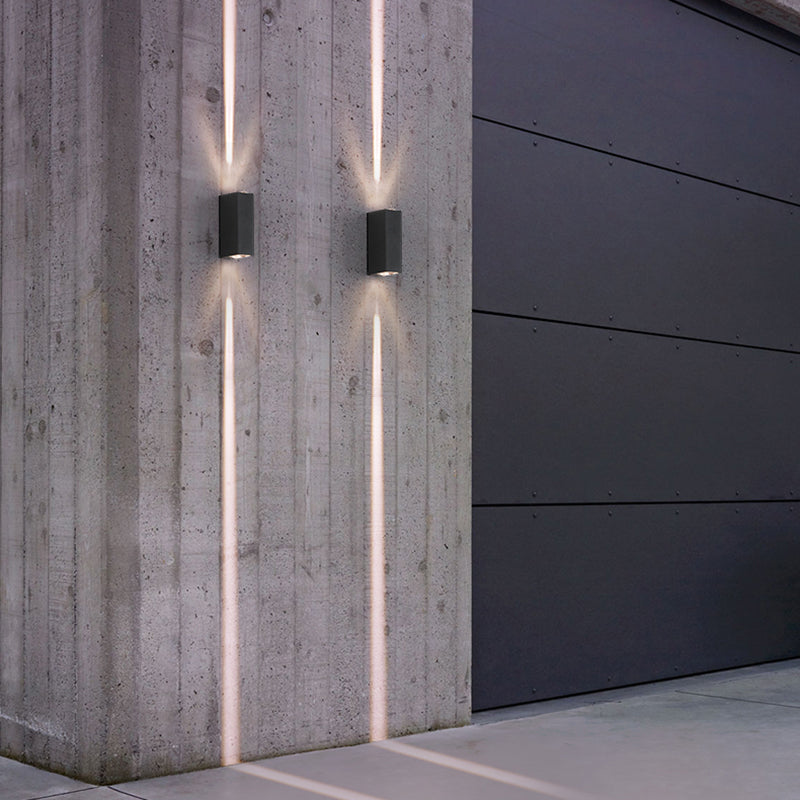 Luz de pared de metal de forma cuadrada estilo moderno de 2 luces lámpara de montaje de pared en negro