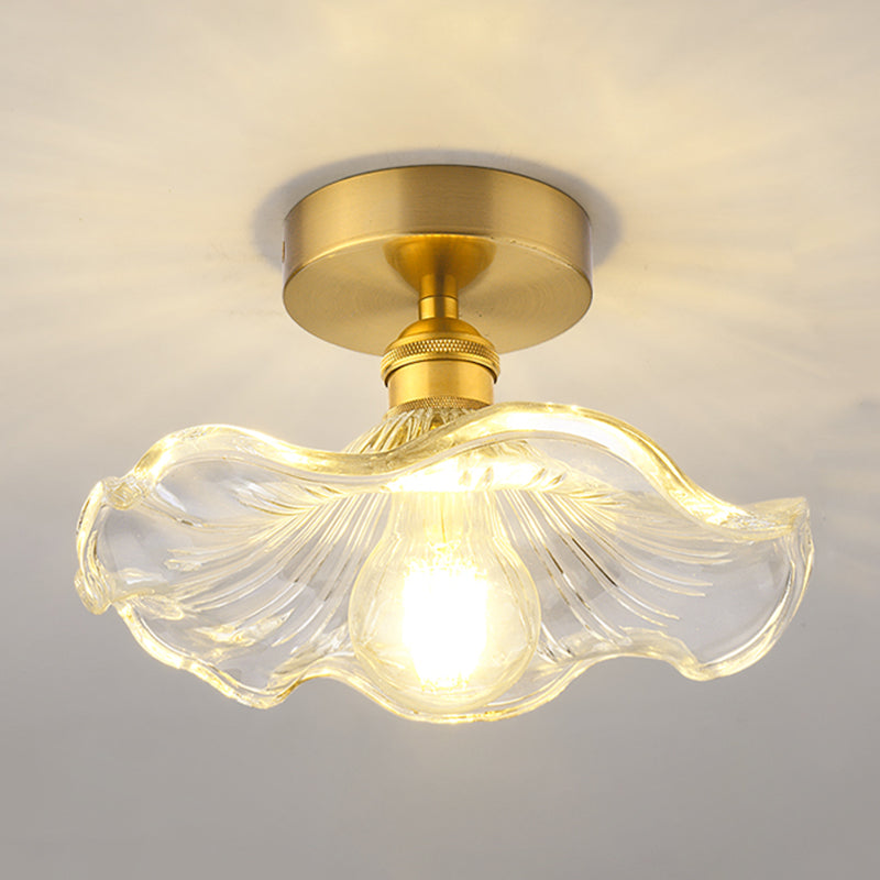 Minimalistische halbbündige Deckenleuchte mit goldenem Blumenmuster und Glasschirm