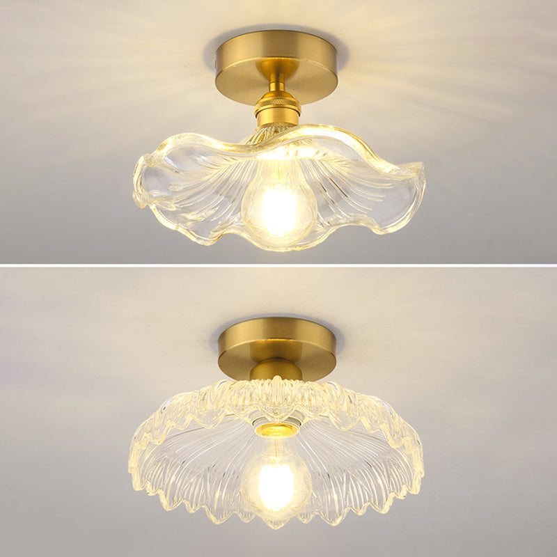 Minimalistische halbbündige Deckenleuchte mit goldenem Blumenmuster und Glasschirm