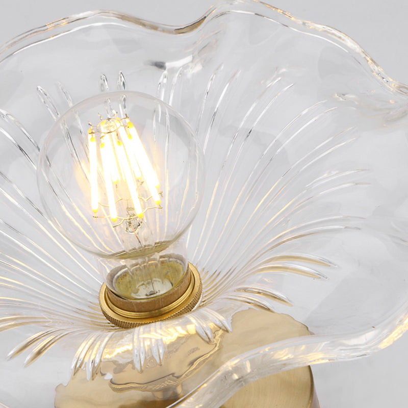 Minimalistische halbbündige Deckenleuchte mit goldenem Blumenmuster und Glasschirm