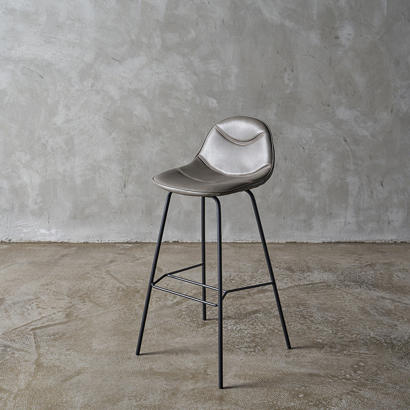 Industriële zwarte teller krukken ijzeren gestoffeerde barkrukken Bristol met emmerzitje