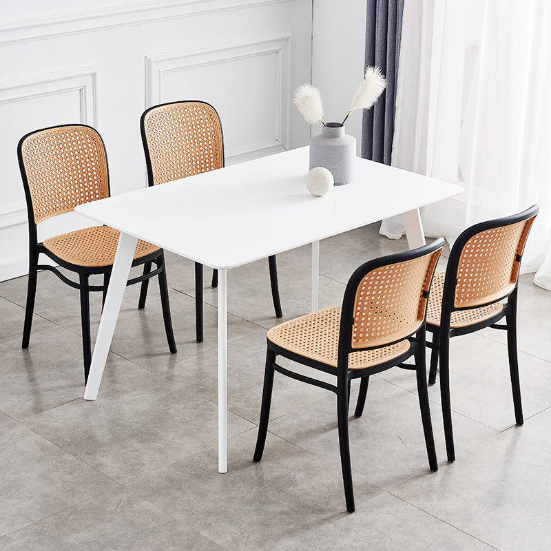 Sgabello da bar moderno di plastica quadrata poggiapiede per la caffetteria