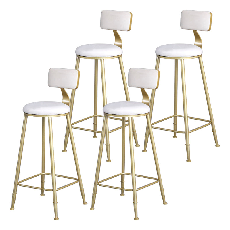 Tabouret de comptoir sans accoudoirs avec dossier Glam, tabouret de bar en fer pour salon de beauté avec coussin en daim
