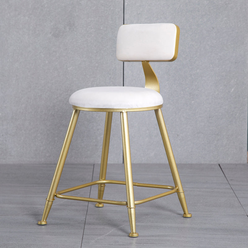 Tabouret de comptoir sans accoudoirs avec dossier Glam, tabouret de bar en fer pour salon de beauté avec coussin en daim