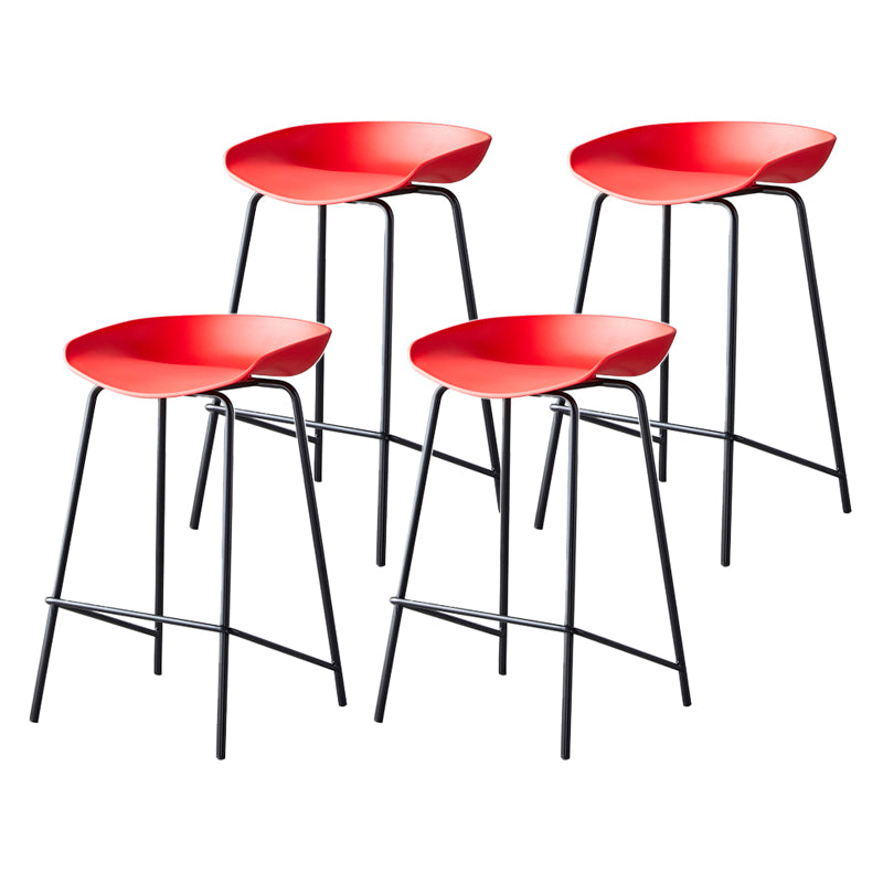 Taburete de bar moderno, taburete de bar interior de plástico sin brazos con base de acero con reposapiés