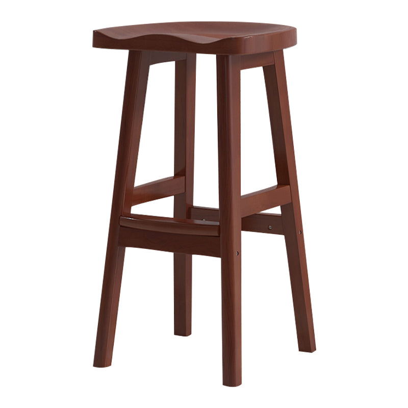 Moderner Barhocker aus Massivholz mit Sattelsitz, rückenfreier Innenhocker mit Holzbeinen