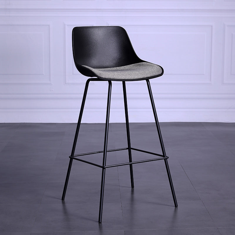 Tabouret de bar industriel rembourré blanc, haut d'intérieur noir avec siège baquet