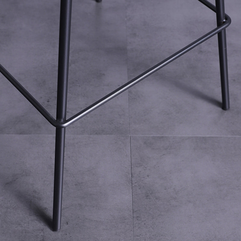 Taburete de bar tapizado blanco industrial Taburete alto interior negro con asiento tipo cubo
