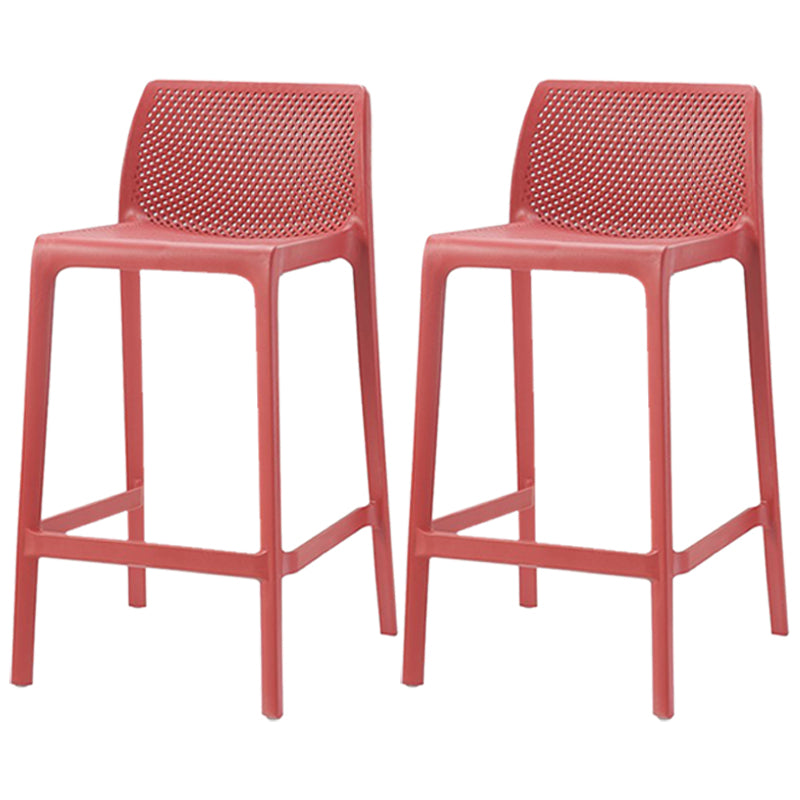 Taburetes de bar interiores apilables de plástico escandinavo con respaldo bajo
