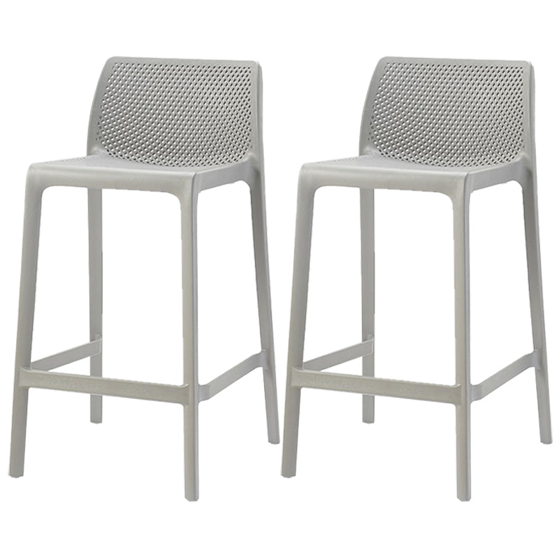 Taburetes de bar interiores apilables de plástico escandinavo con respaldo bajo