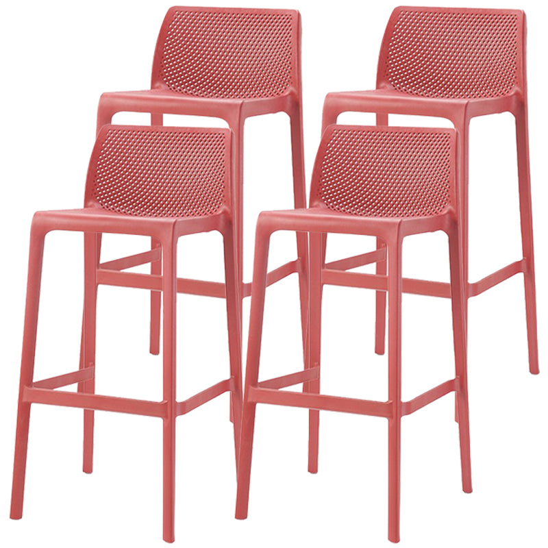Taburetes de bar interiores apilables de plástico escandinavo con respaldo bajo