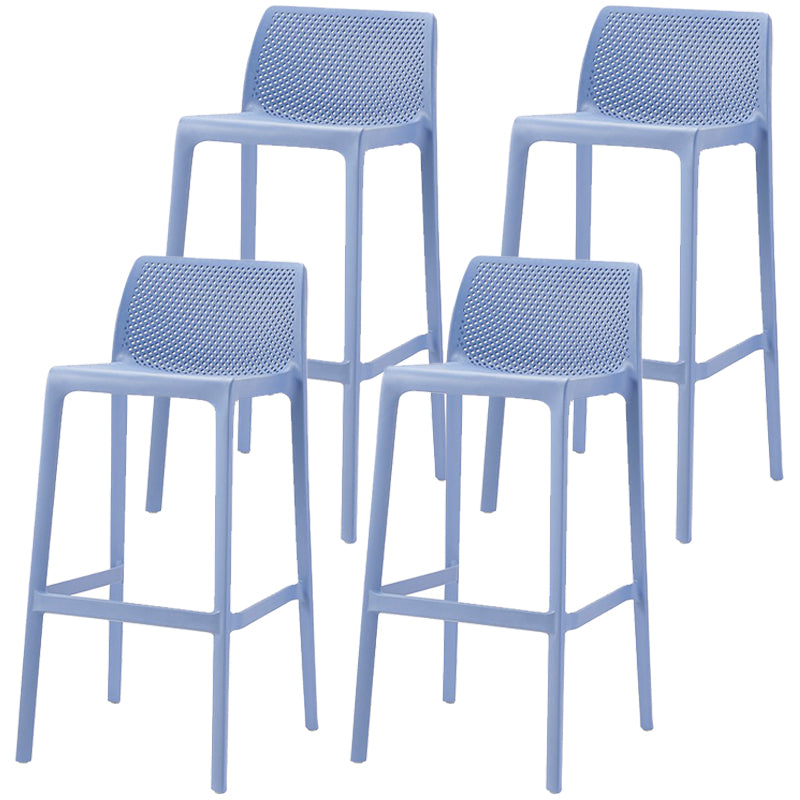 Taburetes de bar interiores apilables de plástico escandinavo con respaldo bajo