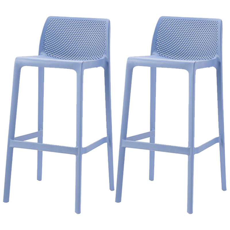 Taburetes de bar interiores apilables de plástico escandinavo con respaldo bajo