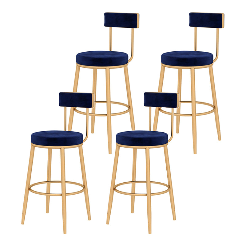 Taburete de bar con respaldo bajo y cojín de terciopelo estilo Glam, con patas de metal
