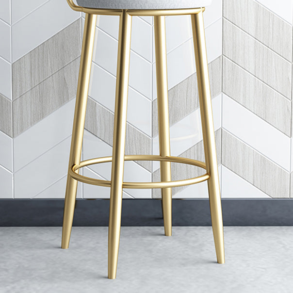 Taburete de bar con respaldo bajo y cojín de terciopelo estilo Glam, con patas de metal