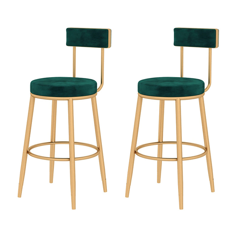 Taburete de bar con respaldo bajo y cojín de terciopelo estilo Glam, con patas de metal