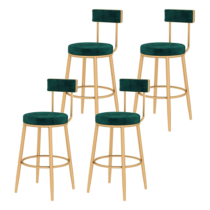 Taburete de bar con respaldo bajo y cojín de terciopelo estilo Glam, con patas de metal