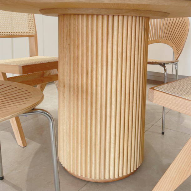 Mesa de comedor de estilo informal redondo Color de madera con madera sólida