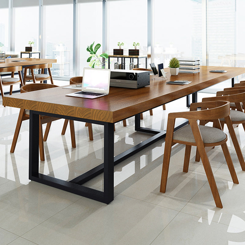 Rechthoekige schroefbasis industriële tafel houten kleur vaste tafel met massief hout