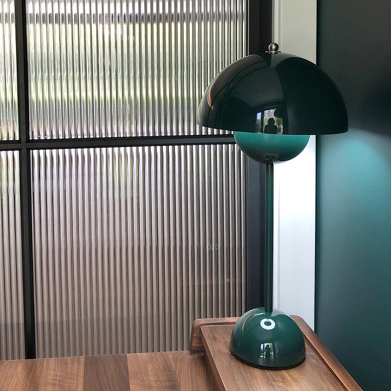 Metal Flower Shape Table Lamp Modern Style Colorful Table Lamp for Bedroom