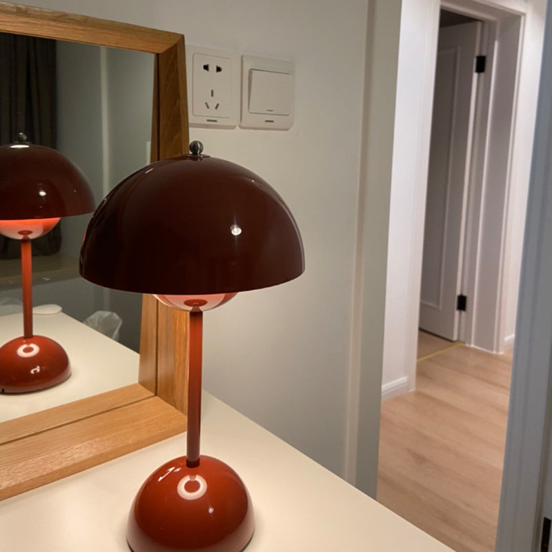 Metal Flower Shape Table Lamp Modern Style Colorful Table Lamp for Bedroom