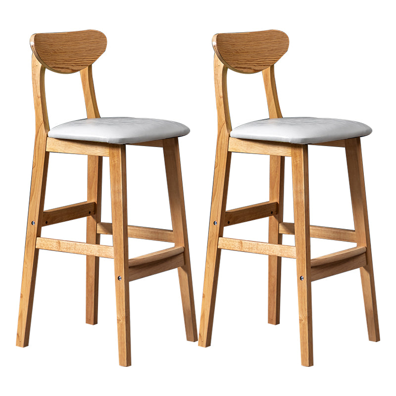 Barkruk van Scandinavisch hout met lage rugleuning, hoge binnenkruk met vierkante bekleding