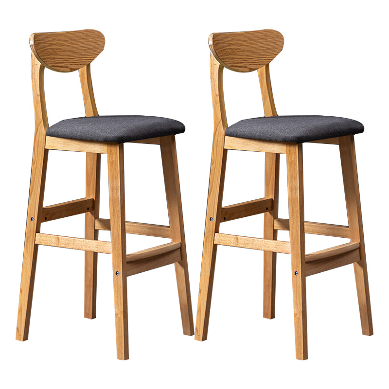 Barkruk van Scandinavisch hout met lage rugleuning, hoge binnenkruk met vierkante bekleding