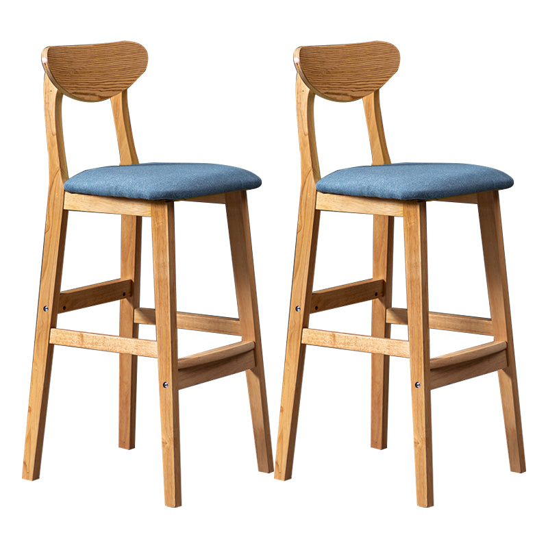 Barkruk van Scandinavisch hout met lage rugleuning, hoge binnenkruk met vierkante bekleding