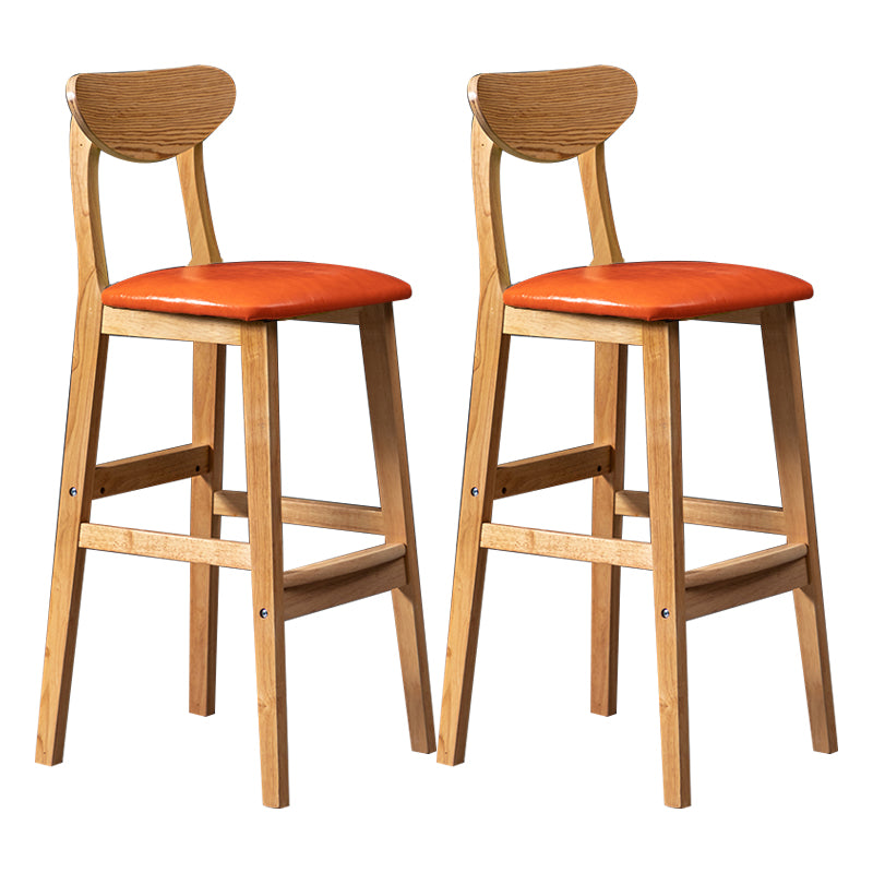 Barkruk van Scandinavisch hout met lage rugleuning, hoge binnenkruk met vierkante bekleding