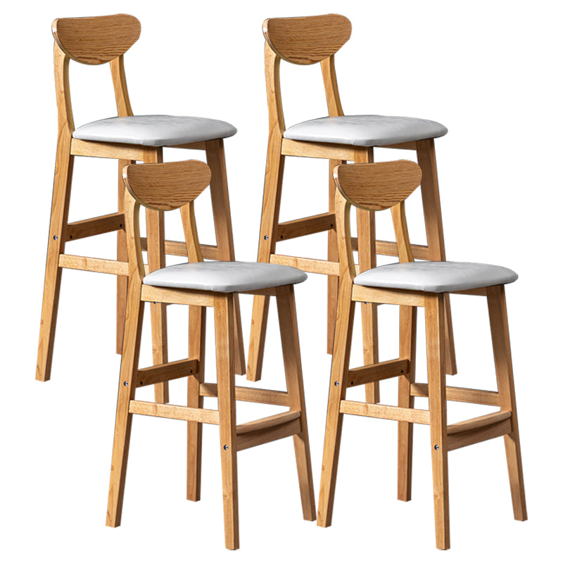Barkruk van Scandinavisch hout met lage rugleuning, hoge binnenkruk met vierkante bekleding