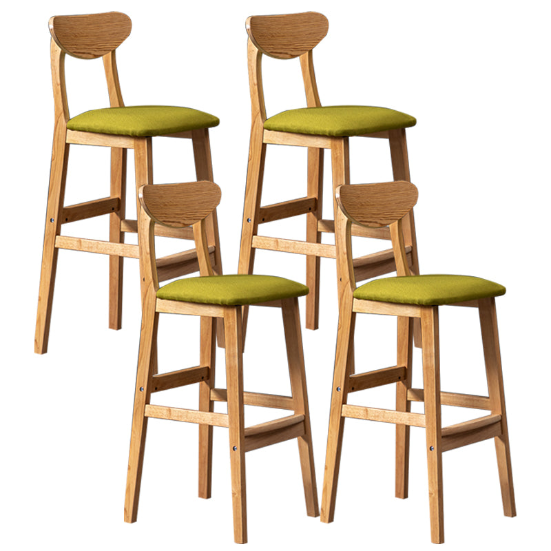 Barkruk van Scandinavisch hout met lage rugleuning, hoge binnenkruk met vierkante bekleding