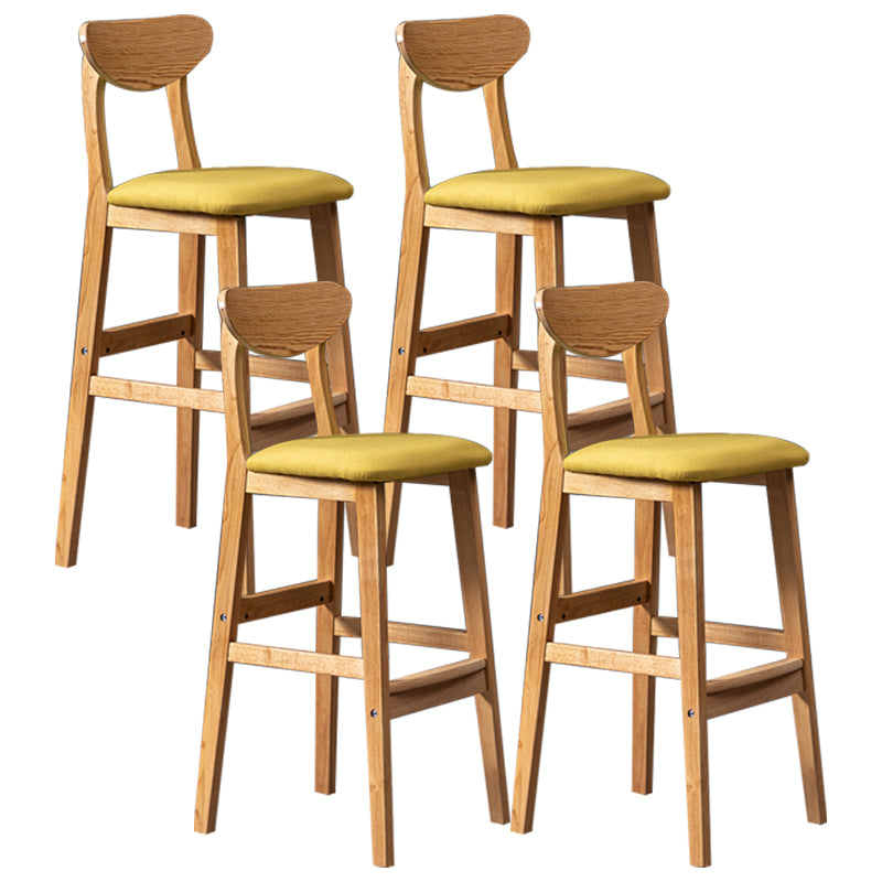 Barkruk van Scandinavisch hout met lage rugleuning, hoge binnenkruk met vierkante bekleding