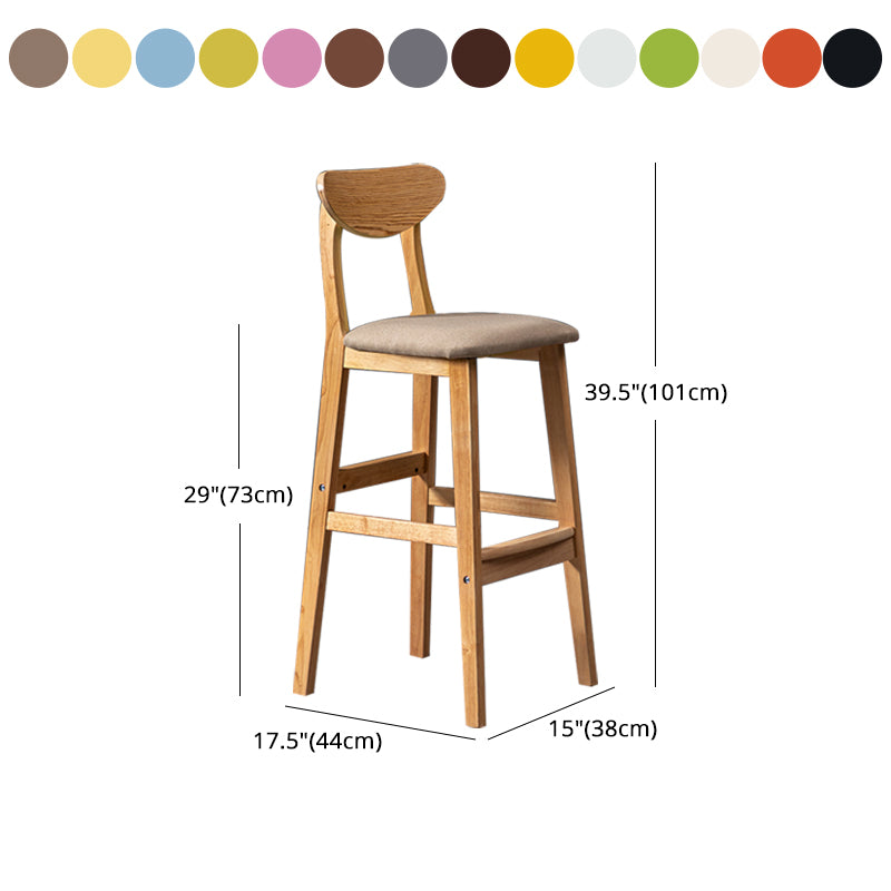 Barkruk van Scandinavisch hout met lage rugleuning, hoge binnenkruk met vierkante bekleding