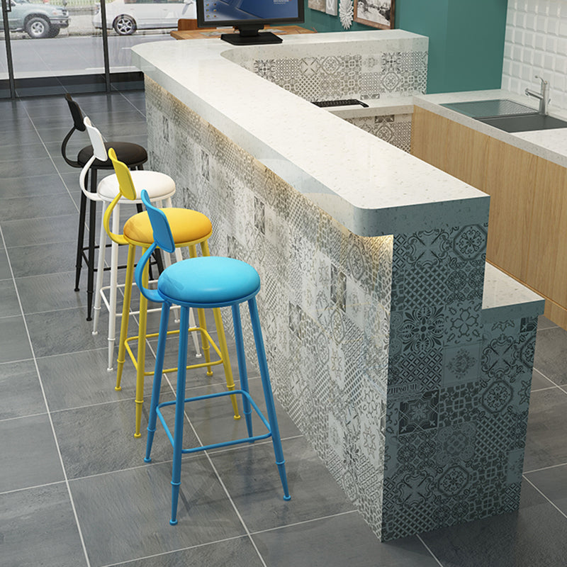 Moderner Barhocker mit Ledersitzen, Metallgestell mit 4 Beinen, bunter Barhocker für das Wohnzimmer