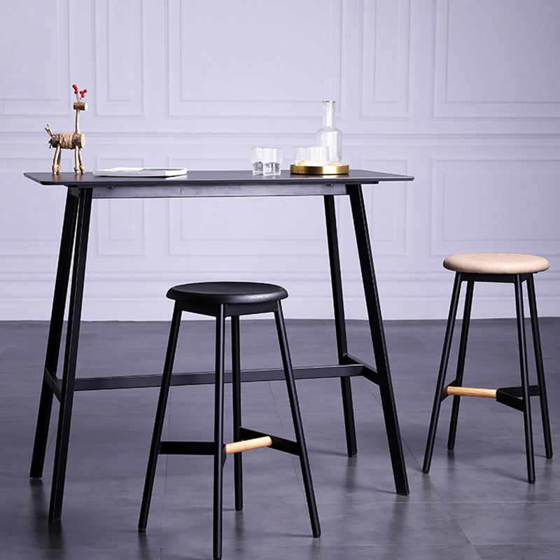 Taburetes de bar negros escandinavos, taburetes de bar sin respaldo de madera y metal con asiento redondo