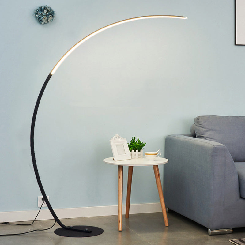 Lampadaire en forme d'arc en aluminium LED minimaliste LED debout pour le salon